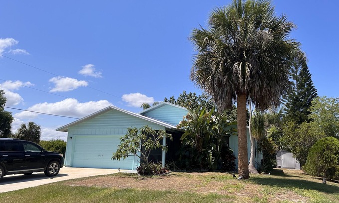 Sebastian Highlands House | Dolphin House