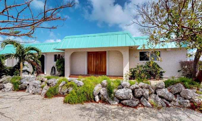 Marathon House | Dolphin Retreat