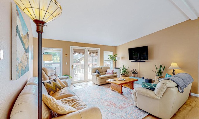 Rockaway Beach House | Dolphin Street Delight