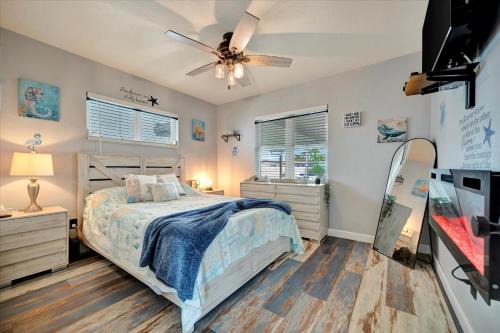Treasure Island Apartment | Dolphin Suite 2B Pet Friendly Waterfront Dock