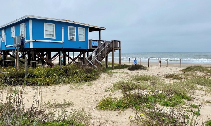 Surfside Beach House | Dolphin Views - On the beach!