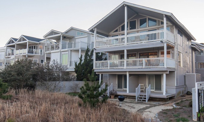 Northeast Virginia Beach House | Dolphin Watch - Oceanfront - North End VB