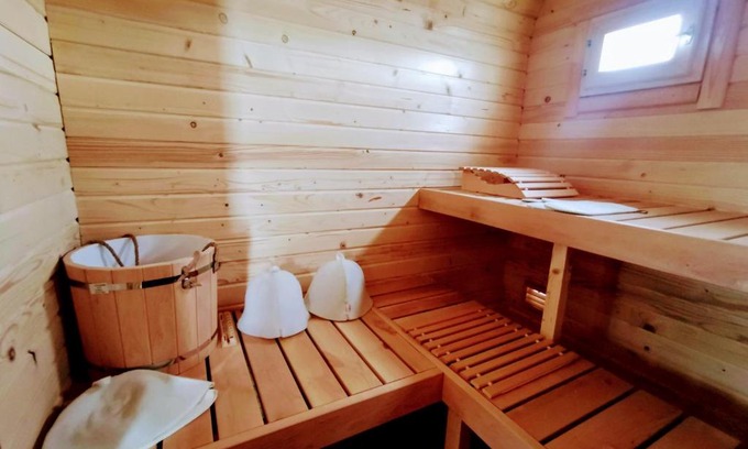 Mostishche House | Дом с террасой и баней в Уручье