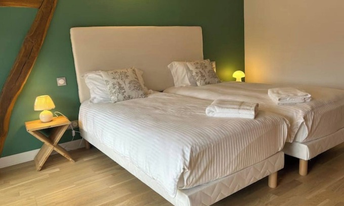 La Chapelle la Reine House | Domaine Avec Jardin, Piscine, Jacuzzi