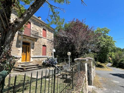 Sauveterre-de-Rouergue House | Domaine d Aumont in Ségala