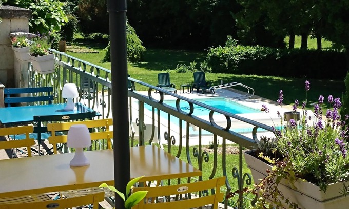 Monts-sur-Guesnes Bed & Breakfast | Domaine de Bourgville