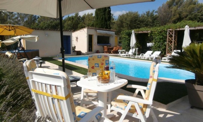 La Motte Apartment | Domaine de Château-Vieux Studio *, swimming pool, jaccuzzi, pétanque, fitness.