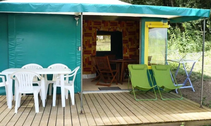 St-Sulpice-de-Mareuil House | Domaine de Corneuil * - Tent Kanada Comfort with shower cabin and toilet 5 people