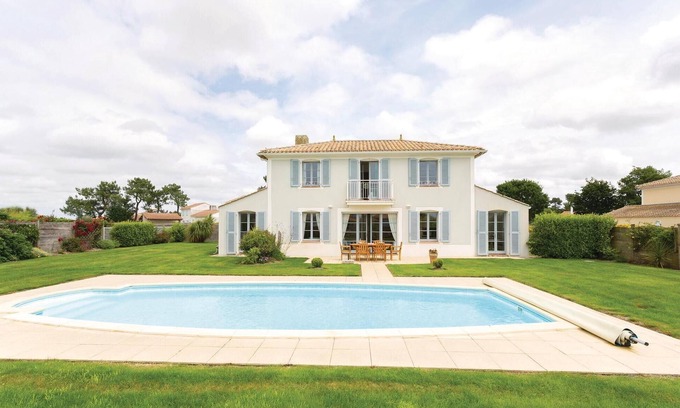L'Aiguillon-sur-Vie House | Domaine de Fontenelles Villa