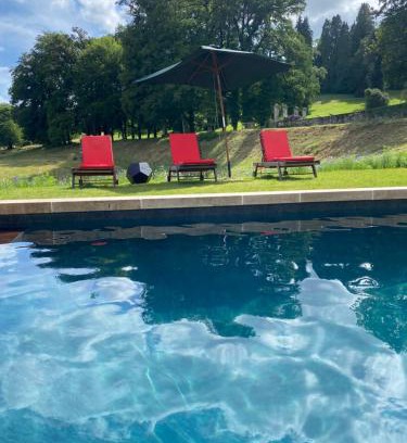 Ambazac House | Domaine de Montmery sa piscine son jardin ses espaces