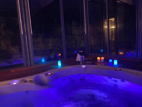 Sainte-Genevieve-les-Gasny House | Domaine Spa Perret-Au Calme-Château ArtDéco MasterSuite B&B et-ou Gîte de Charme-À3Mn Giverny-Jardins Monet-Le Vexin-Piscine Été-Parc 3Ha-Aire Enfants-PingPong-Options Dîner-Billard-Massage-Yoga-Coaching-Fitness-Sauna-Hammam-Promo 2Nuits 1HJacuzzi Offerte