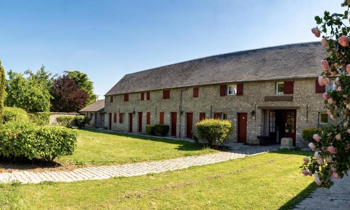 Guillerval Hotel | Domaine Malar