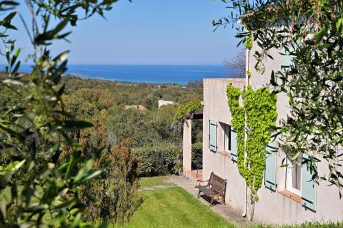 Cervione House | Domaine Punta della Guardia villa vue mer dans nature protégée, plage à 1,5 km