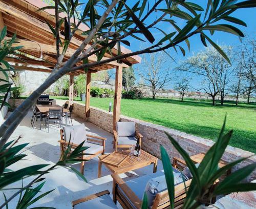 Saint-Loup-Geanges House | DOMAINE SAINT LOUP - 10min BEAUNE
