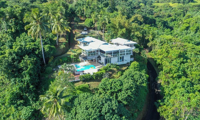 To'ahotu Villa | Domaine To'a Hotu by Tahiti Homes, Villa with pool near the beach