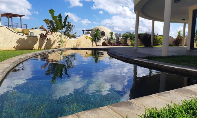Albion Villa | dome of Mauritius, a space of relaxation, calm, bright and contemporary.
