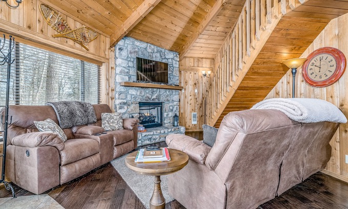 Beech Mountain House | Domed house - private hot tub & dog-friendly - near lake/trails
