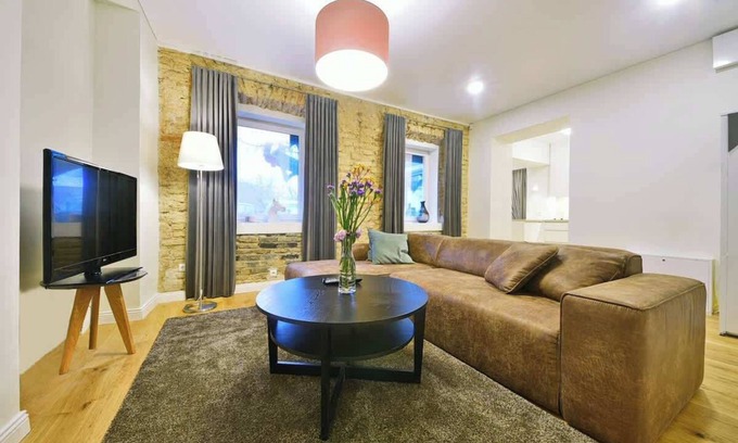 Old Town Apartment | Domillion 2bdr President Palace free parking L417