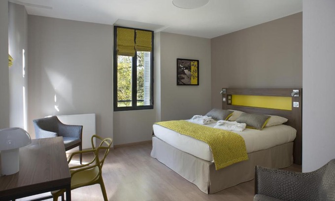 Parthenay Apartment | Domitys Le Château des Plans