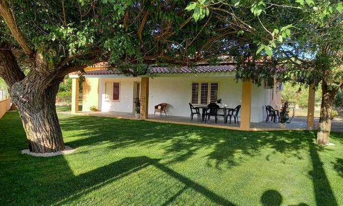 Tamarispa Bed & Breakfast | DOMO DE FOLAS