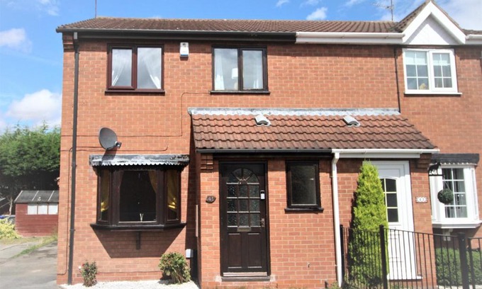 Thorne House | Doncaster - Thorne - 3 Bed Semi - Private Garden & Parking 2 Cars - Quiet Cul De Sac Location - Dog Friendly - Fast Wifi - Close to Motorway Access