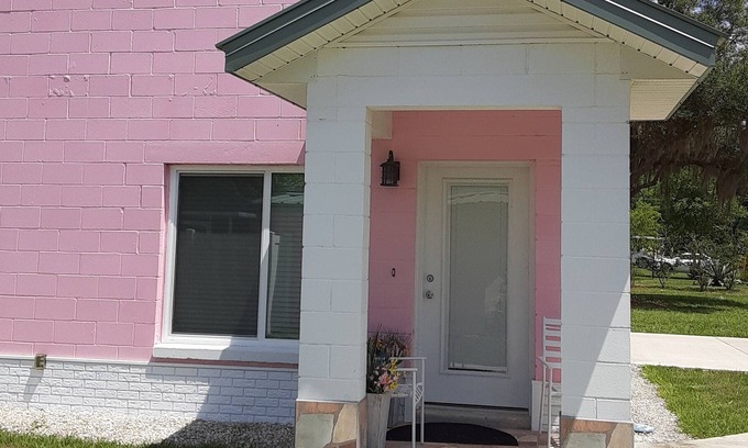 Candler Apartment | Donna's Pink Flamingo - near The Villages.