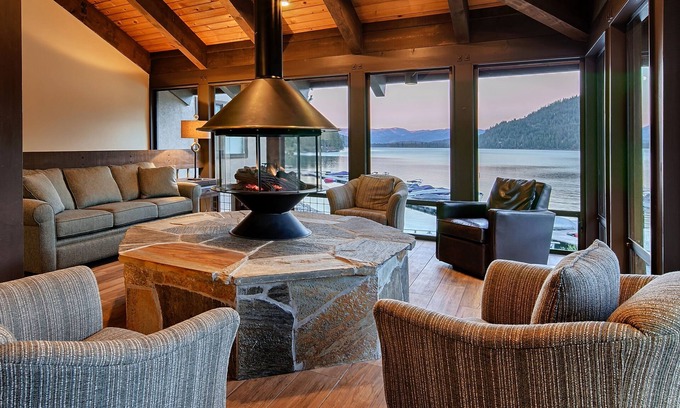 Truckee Hotel | Donner Lake Village