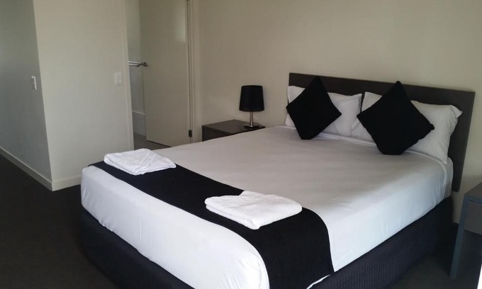Capella Hotel | Dooleys Tavern and Motel Capella