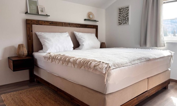 Fuschl am See Bed & Breakfast | Doppelbettzimmer MIT Balkon - Pension Stöllinger