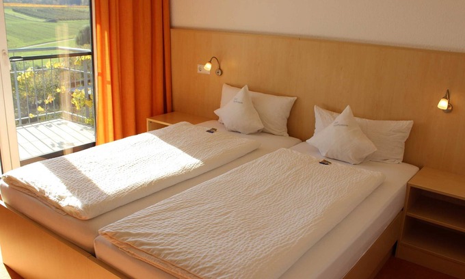 Lehrensteinsfeld Apartment | Doppelzimmer 2/1 - Gästehaus Zum Wolffenturm