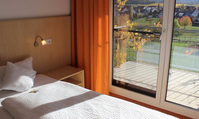 Lehrensteinsfeld Apartment | Doppelzimmer 2/2 - Gästehaus Zum Wolffenturm