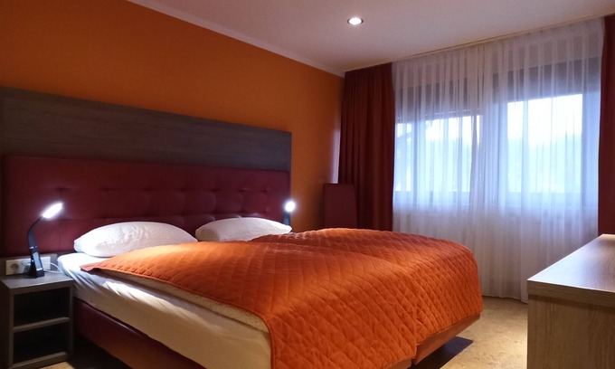 Donaueschingen Apartment | Doppelzimmer Comfort, Modern Ohne Balkon, 1 Doppelbett Oder 2 Einzelbette