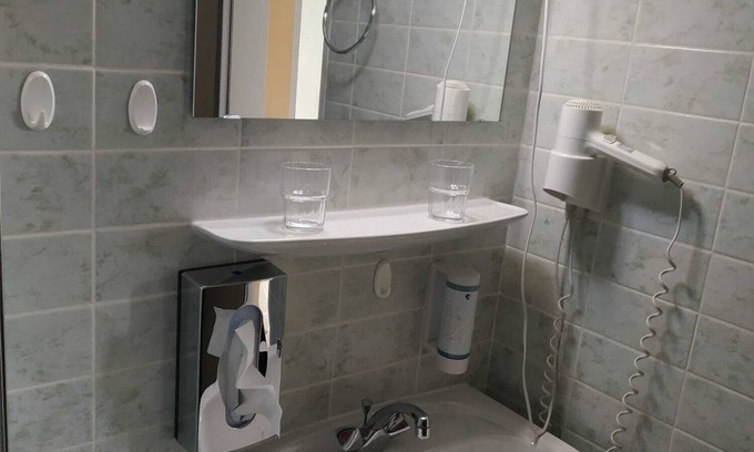 Donaueschingen Apartment | Doppelzimmer Kompakt, Modern mit Balkon, 2 Einzelbette