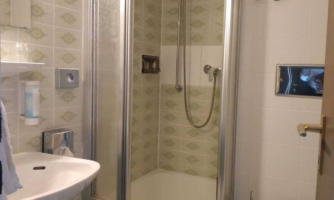 Donaueschingen Apartment | Doppelzimmer Kompakt, Modern Ohne Balkon, 1 Doppelbett Oder 2 Einzelbette