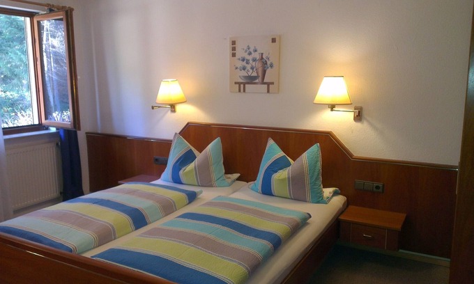 Obersimonswald Apartment | Doppelzimmer Komfort mit Dusche und WC