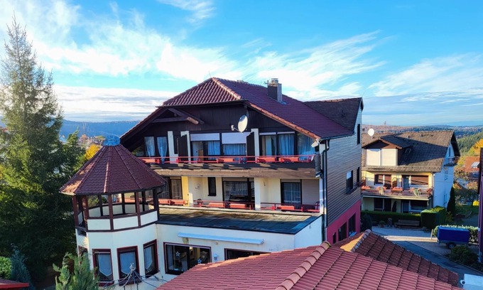Rotensol Apartment | Doppelzimmer Landhotel Schönblick mit Großzügiger Fensterfront 22