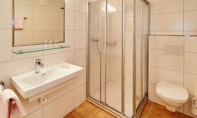 Eben im Pongau House | Doppelzimmer mit Du od. Bad, WC, TV, Tel - Hotel-restaurant Schwaiger
