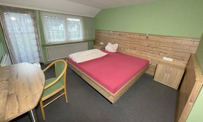 Ottenhausen Apartment | Doppelzimmer mit Balkon - Gästehaus Rössle 5