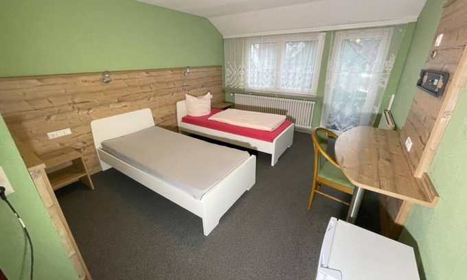 Ottenhausen Apartment | Doppelzimmer mit Balkon - Gästehaus Rössle 6