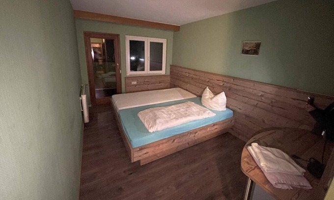 Ottenhausen Apartment | Doppelzimmer mit Balkon - Gästehaus Rössle 3