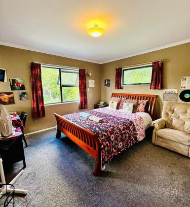 Hamilton House | Dora's Comfortable Homestay in Hamilton