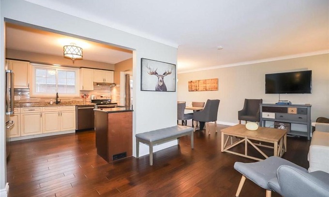 Historic Old Town House | Dorchester Cottage Licence 044-2022