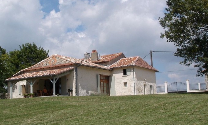 Allemans House | DORDOGNE STYLISH RESTORED FARMHOUSE WITH LARGE GARDEN AND 10m x5m POOL