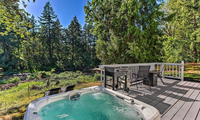 Dorena House | Dorena Home w/Hot Tub & Game Room!