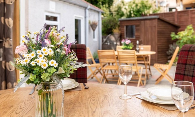 Ballater House | Dormie Cottage, spacious bungalow with log fire!