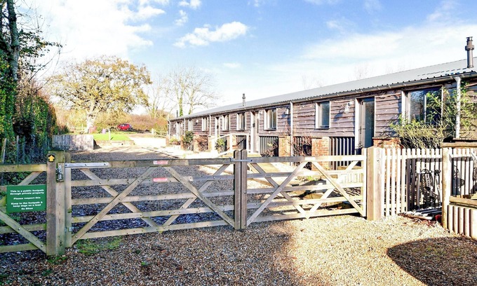 Ningwood Cottage | Dornfelder - UKC3209