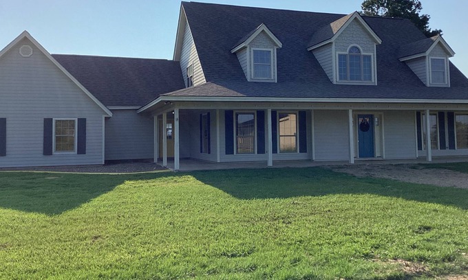 Broken Bow Cabin | Dorothy's Cabin | Pool Table, Pool ; Hosted by Blue Beaver