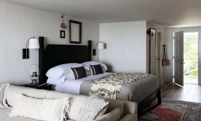 Ocean Point House | Dory Cottage Suite | Bluebird Ocean Point Inn | Dog-Friendly and with Fire Pits