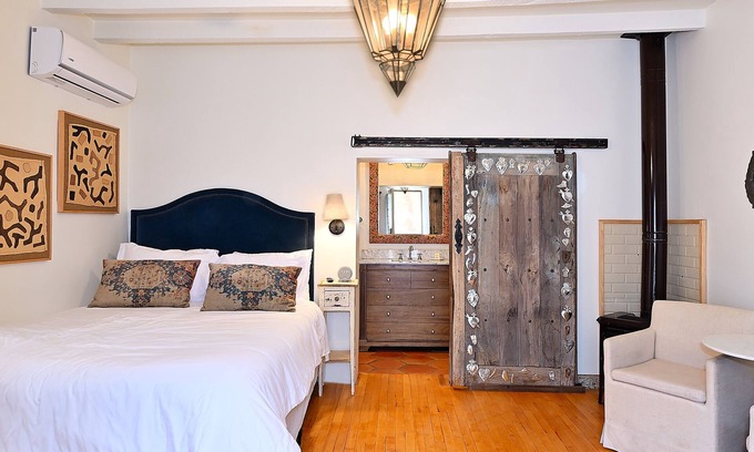 Historic Eastside Bed & Breakfast | Dos Hermanas Casita 8 |Downtown |Courtyard | Patio
