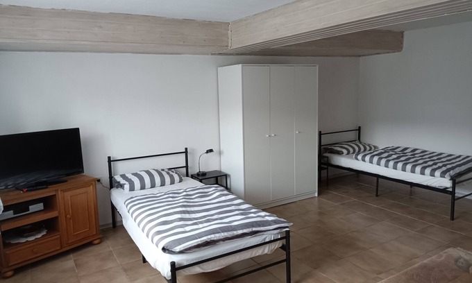Schwandorf House | Double bed apartment with bathroom + cooking facilities in the anteroom